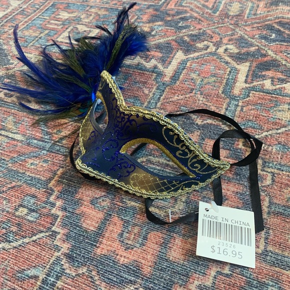 Mardi Gras Mask - Picture 9 of 10